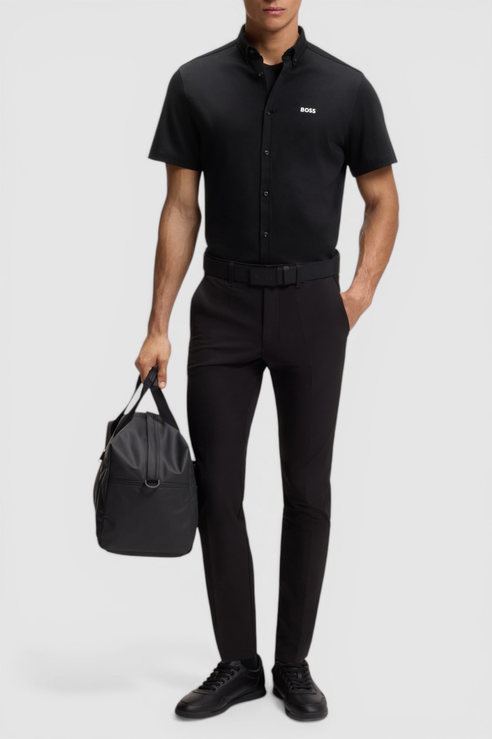 תמונת כל הלוק של חולצה מכופתרת שרוול קצר